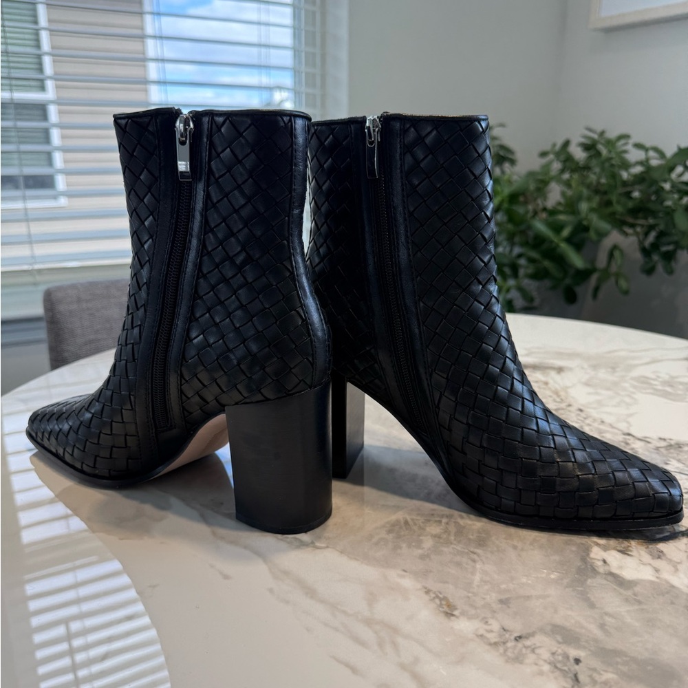 Paige BEST DEAL IN TOWN - Picture 4 of 9